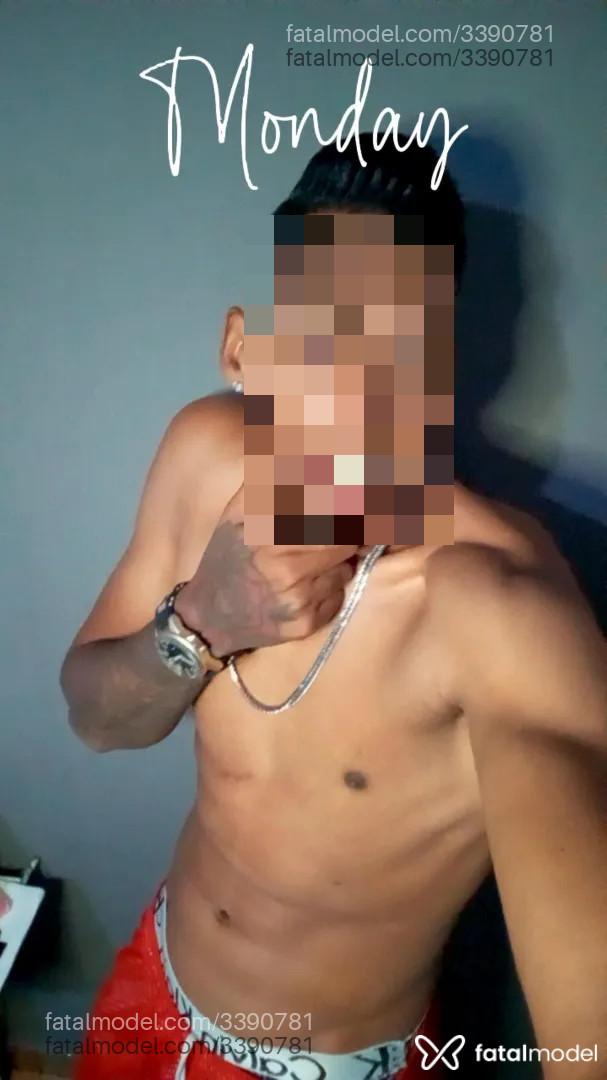 Acompanhante homem morena (o) de olhos castanhos - Blacktattoo
