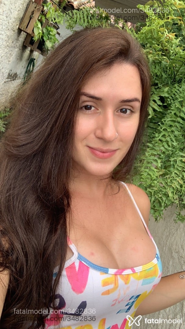 Acompanhante mulher trans com cabelo castanho de olhos castanhos - Samara Vilela