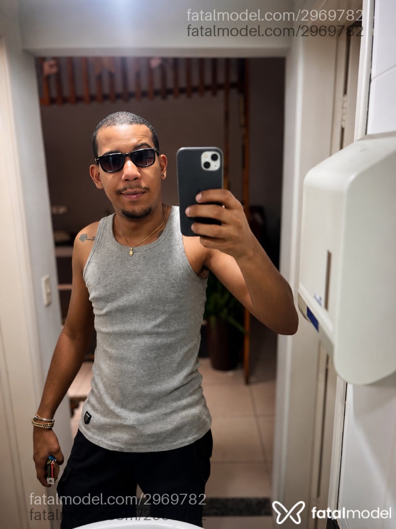 Acompanhante homem morena (o) de olhos castanhos - Pedro