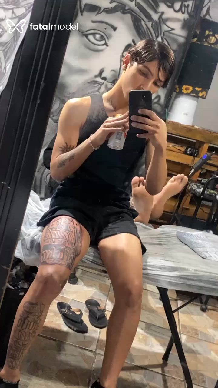 Acompanhante homem com cabelo castanho de olhos azuis - Gay Passivinho