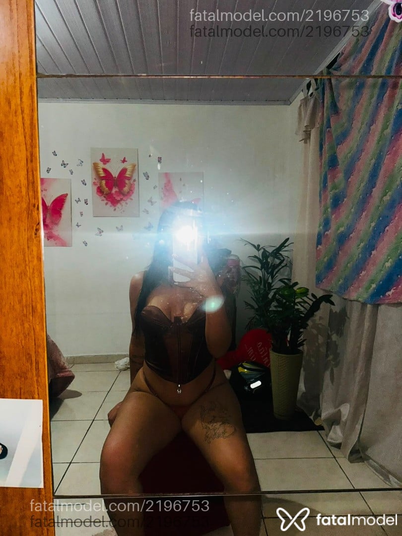Acompanhante mulher morena (o) de olhos castanhos - Bella