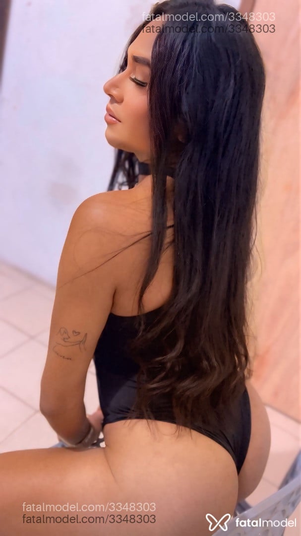Acompanhante mulher trans com cabelo castanho de olhos castanhos - Larissa Gabriela
