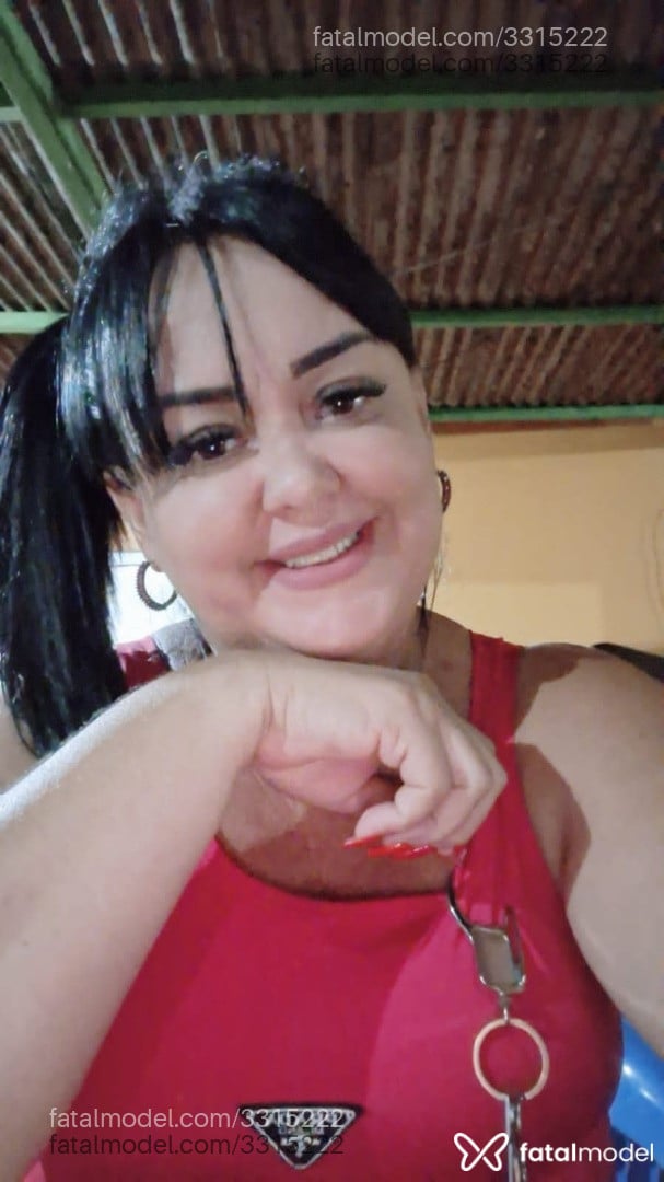Acompanhante mulher morena (o) de olhos mel - Morena
