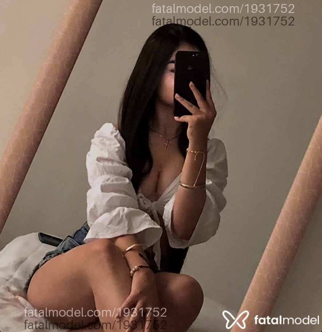 Acompanhante mulher com cabelo castanho de olhos mel - Flávia Aumeida