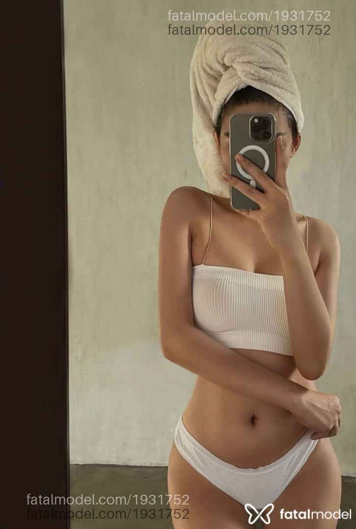 Acompanhante mulher com cabelo castanho de olhos mel - Flávia Aumeida