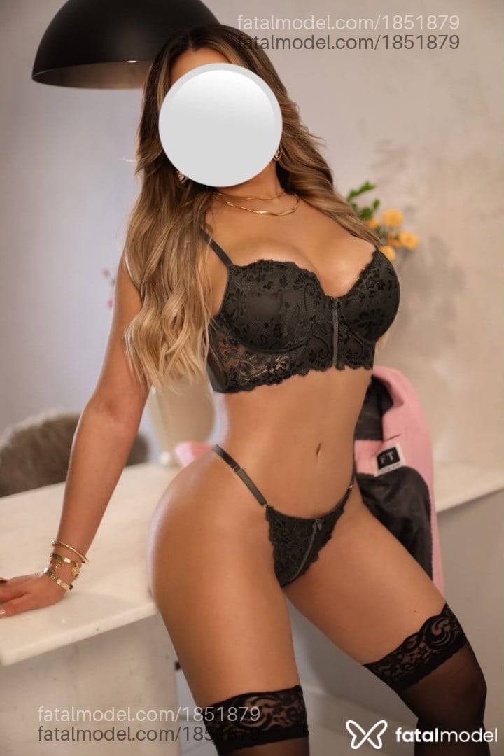 Acompanhante mulher loira (o) de olhos castanhos - Maria