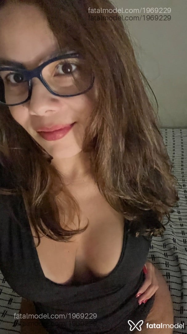 Acompanhante mulher com cabelo castanho de olhos castanhos - Alice Ferri