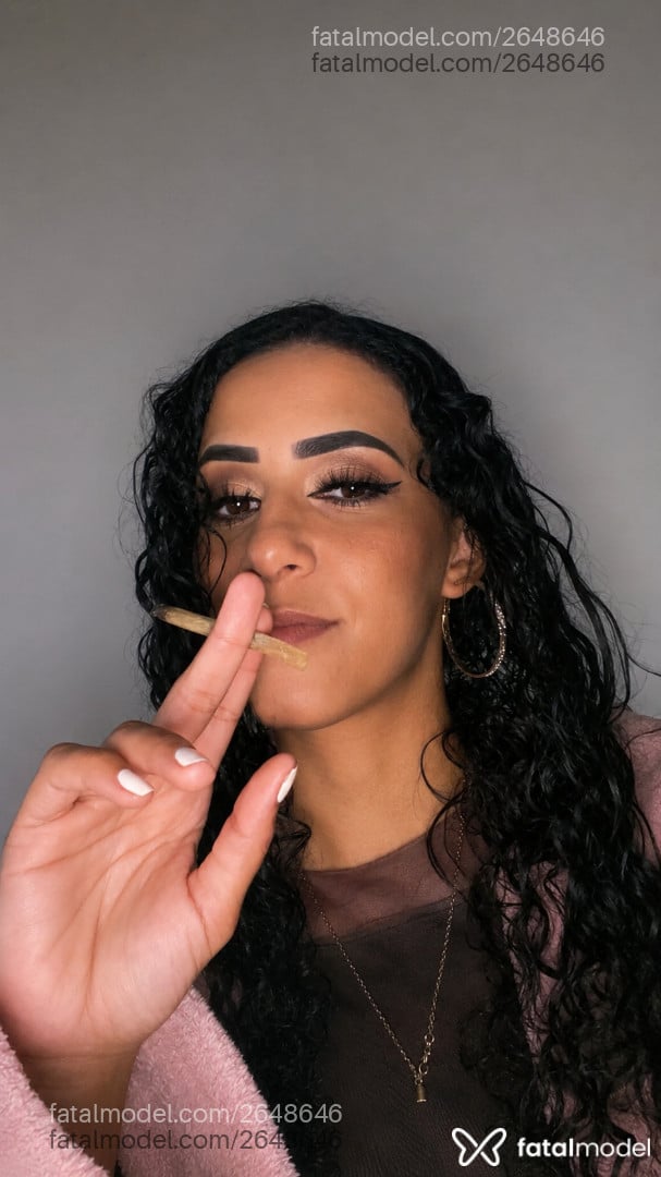 Acompanhante mulher morena (o) de olhos castanhos - Carollzinha