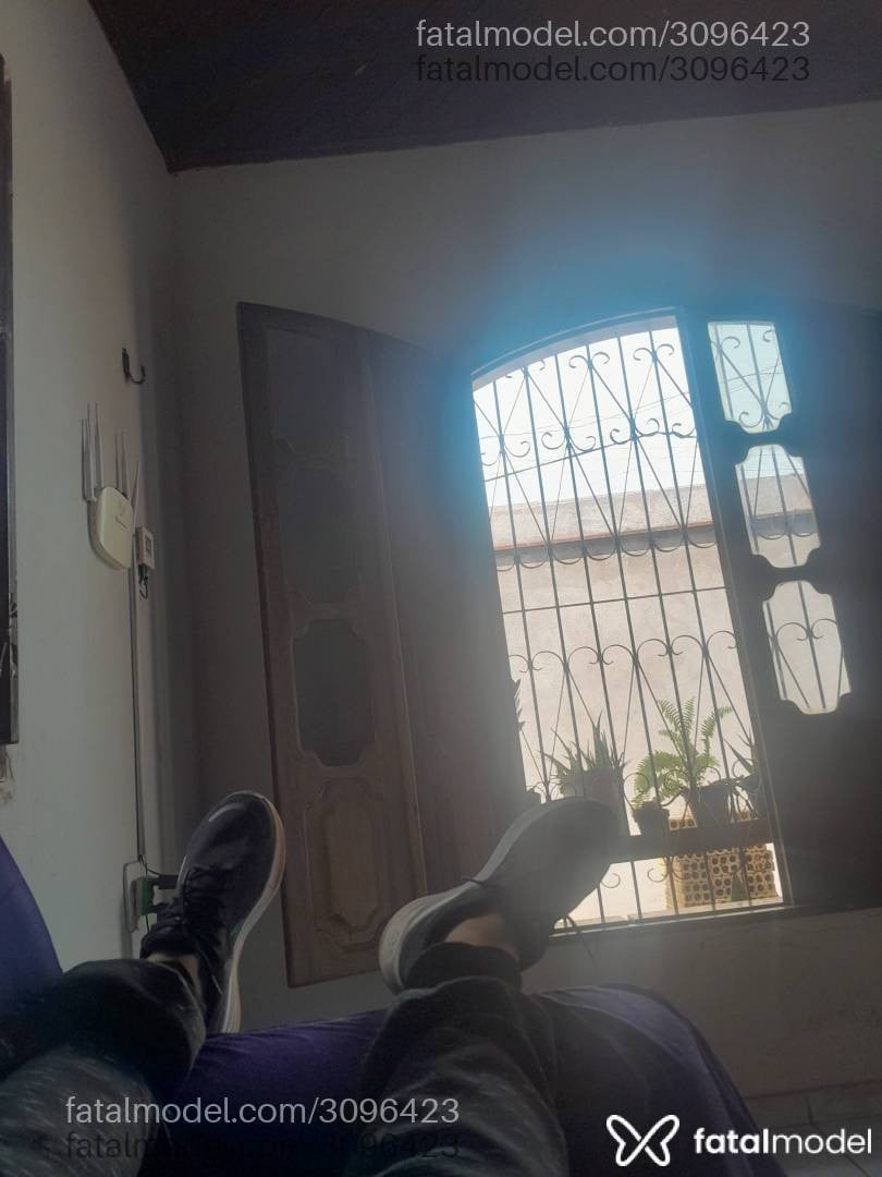 Acompanhante homem com cabelo grisalho de olhos pretos - Antônio Luiz Acompanhante homem com cabelo grisalho de olhos pretos - Antônio Luiz