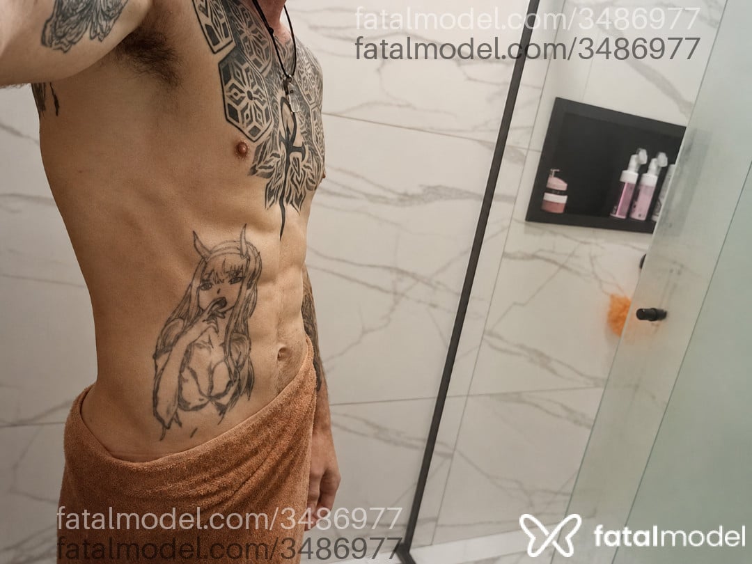Acompanhante homem com cabelo castanho de olhos verdes - Reymel