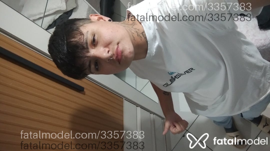 Acompanhante homem trans com cabelo castanho de olhos castanhos - Zac Teixeira