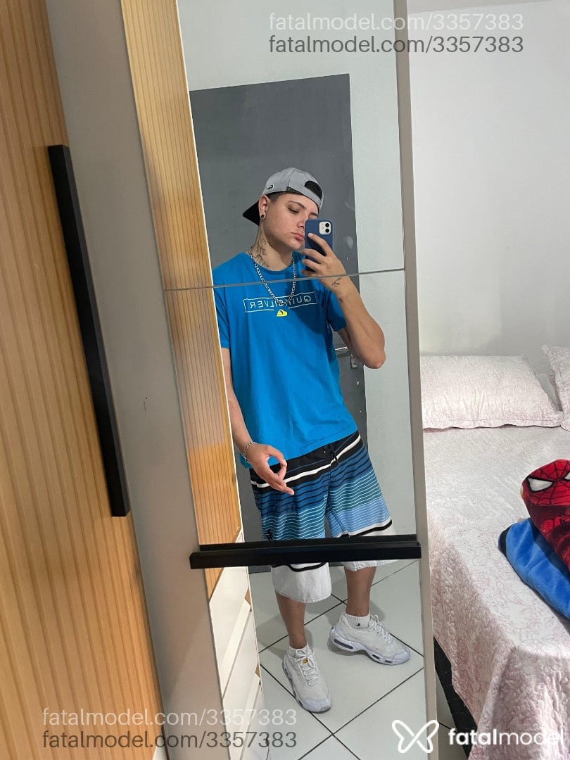 Acompanhante homem trans com cabelo castanho de olhos castanhos - Zac Teixeira