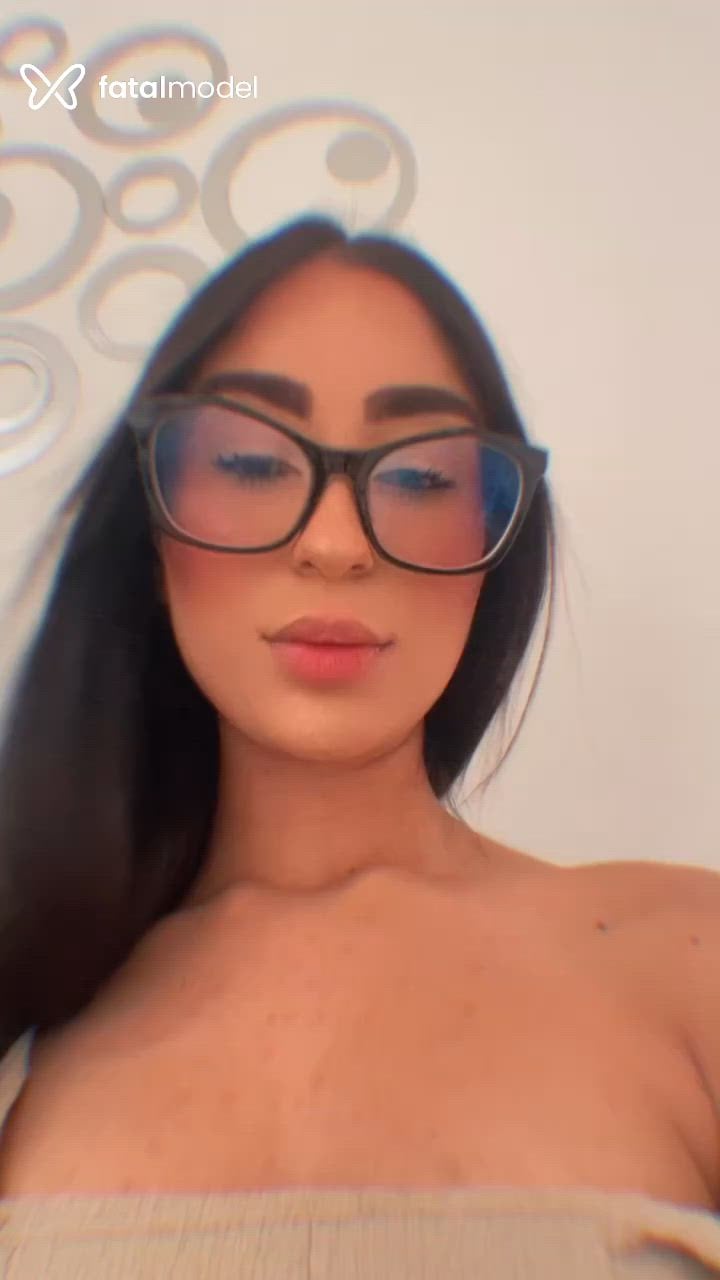 Acompanhante mulher morena (o) de olhos castanhos - Isadora Lima