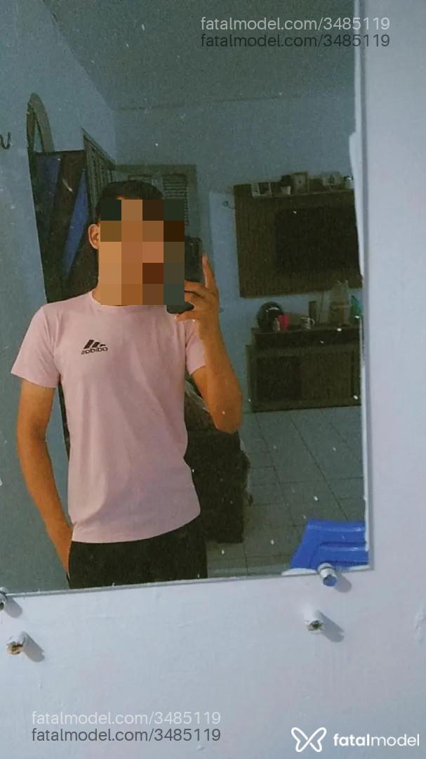 Acompanhante homem com cabelo castanho de olhos pretos - Pedrin