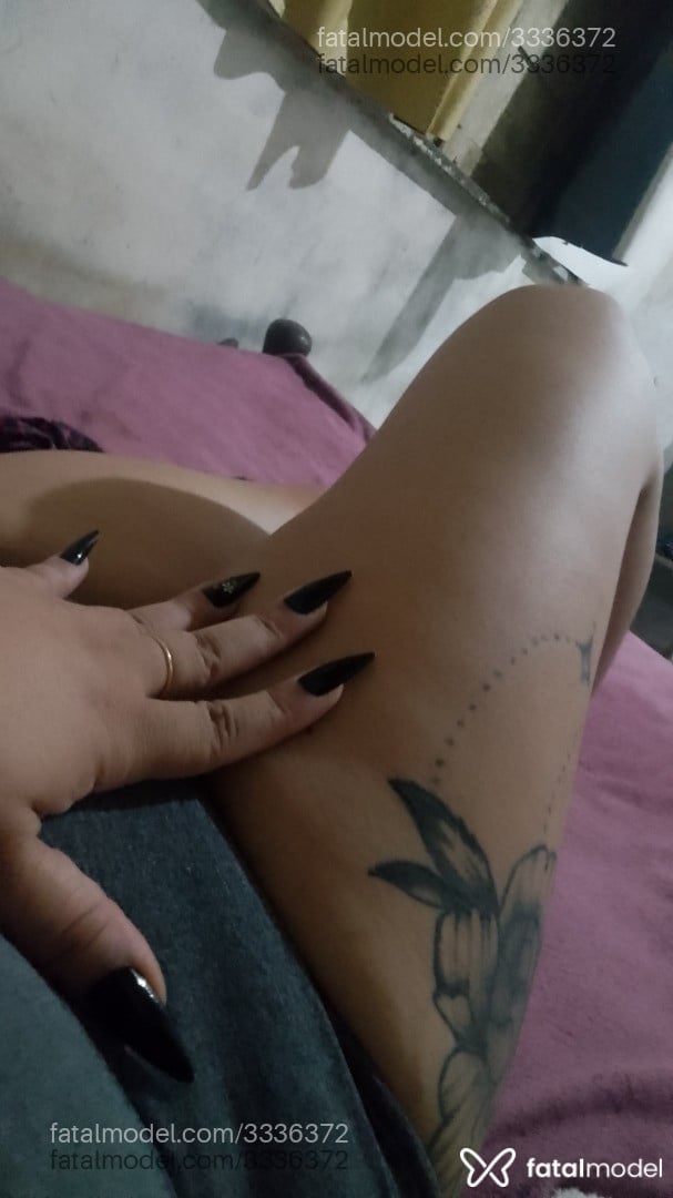 Acompanhante mulher loira (o) de olhos castanhos - Danny