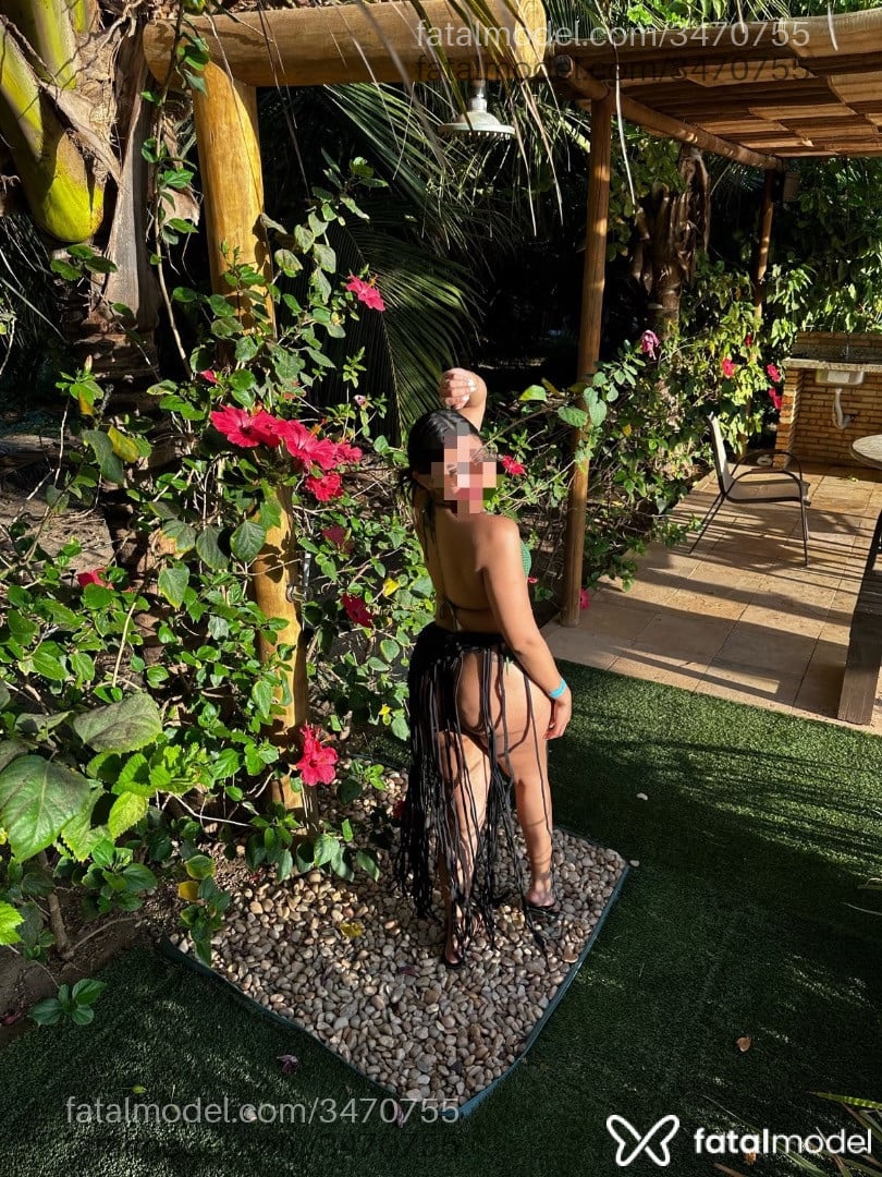 Acompanhante mulher com cabelo castanho de olhos castanhos - Mirella