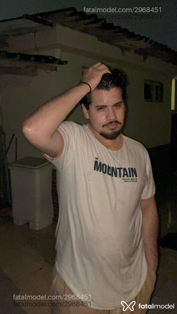 Acompanhante homem com cabelo castanho de olhos mel - Cristian