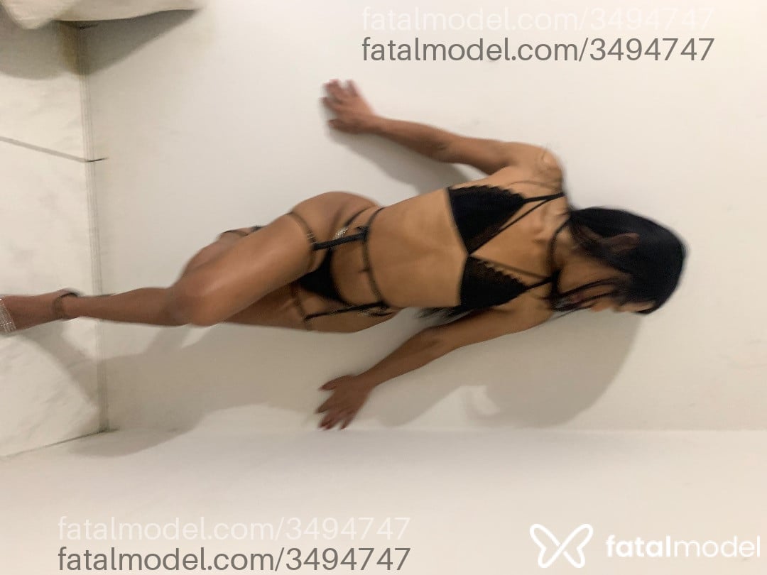 Acompanhante mulher trans morena (o) de olhos castanhos - Isabela