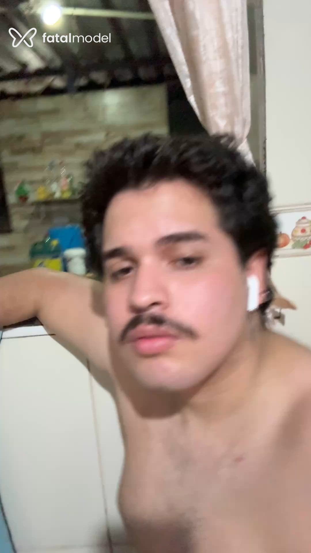 Acompanhante homem com cabelo castanho de olhos mel - Cristian