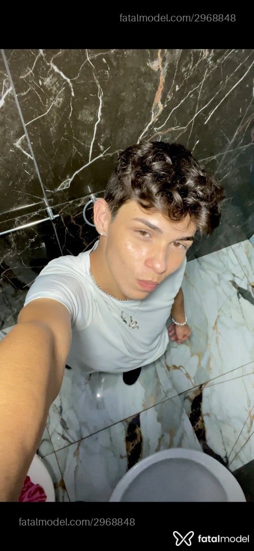 Acompanhante homem com cabelo castanho de olhos castanhos - Gustavo Lavelle