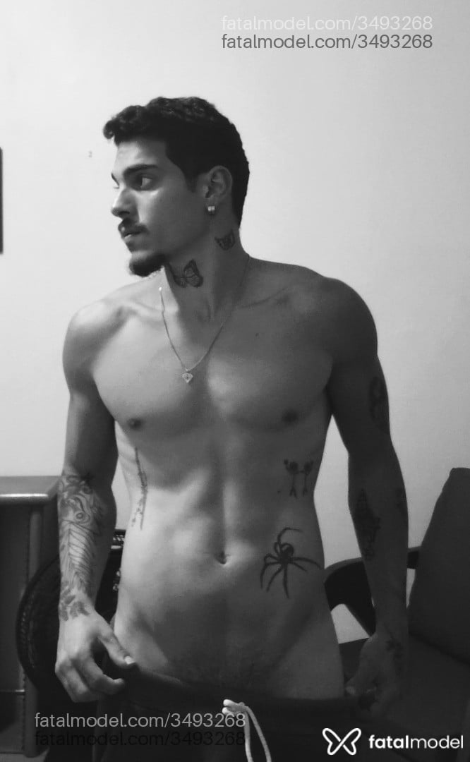 Acompanhante homem com cabelo castanho de olhos castanhos - Ryan Ortega