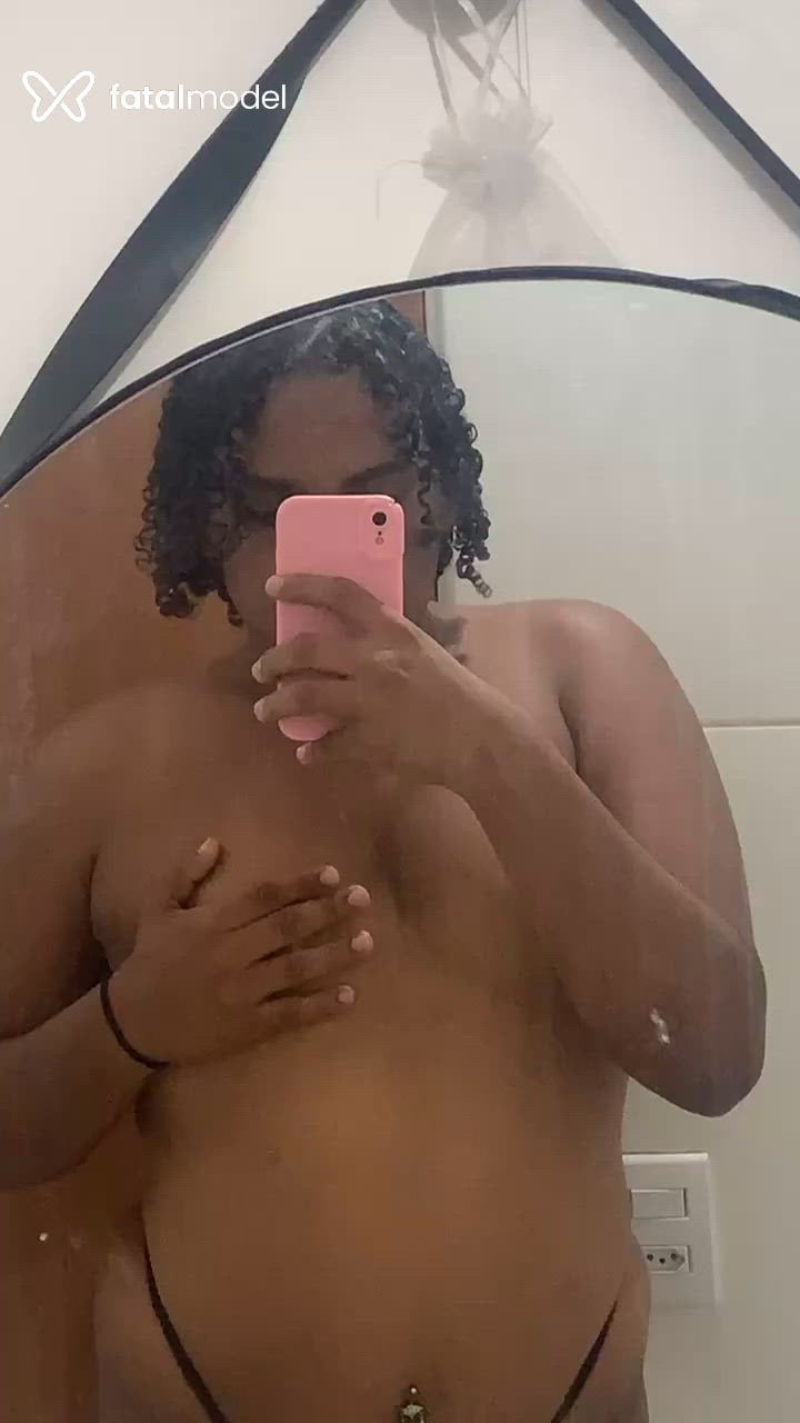Acompanhante mulher trans morena (o) de olhos pretos - Angel