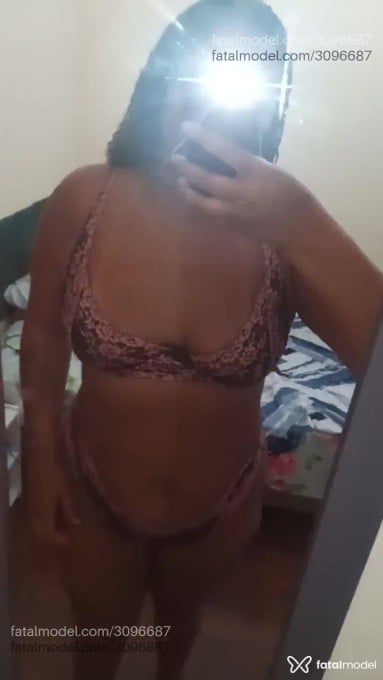 Acompanhante mulher com cabelo castanho de olhos pretos em Juiz de Fora - Mônica