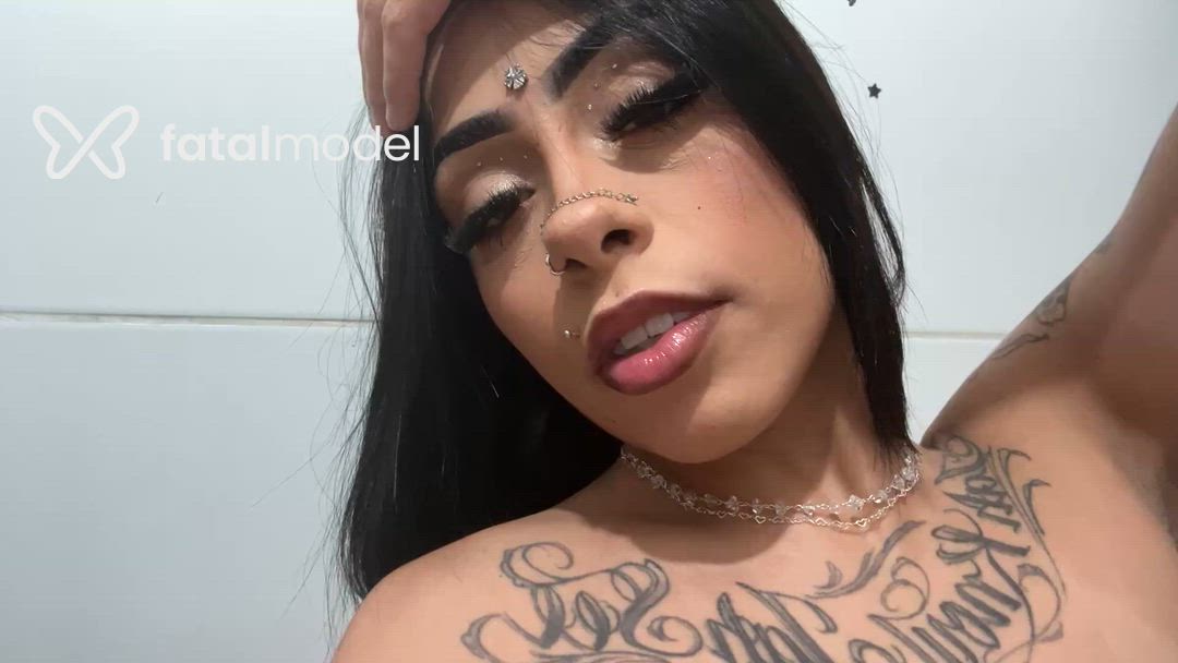 Acompanhante mulher morena (o) de olhos castanhos - Ravena Maze