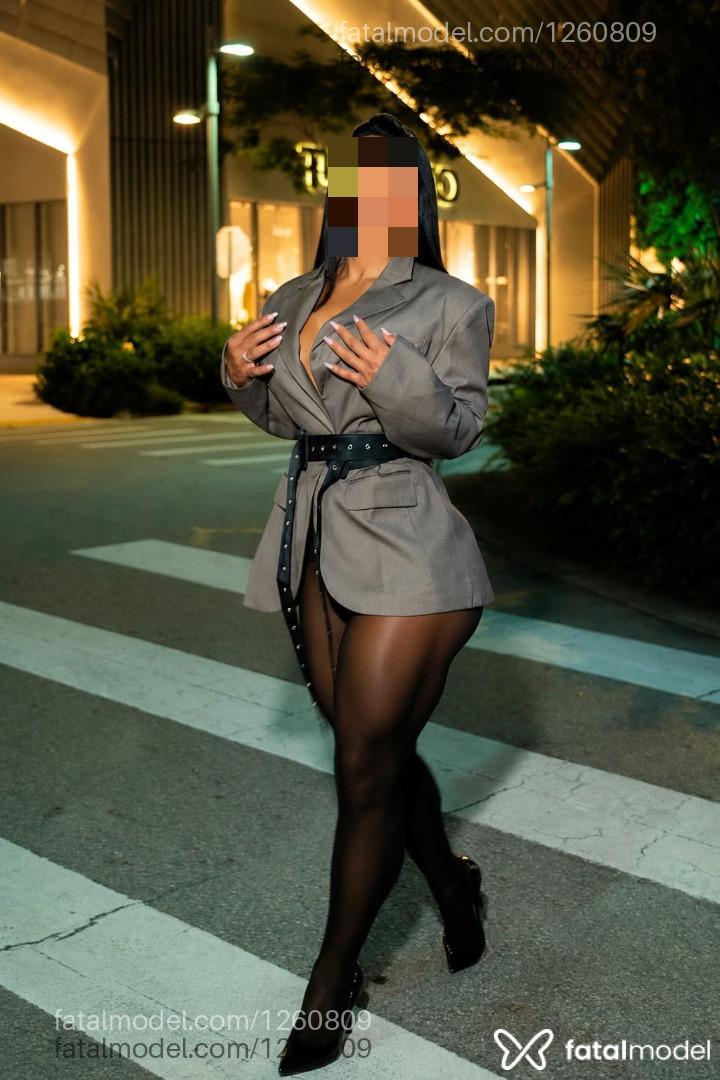 Acompanhante mulher morena (o) de olhos castanhos - Melissa