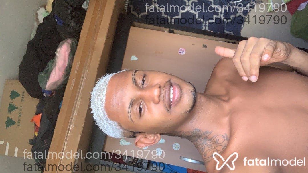 Acompanhante homem morena (o) de olhos castanhos - Vinici Alves