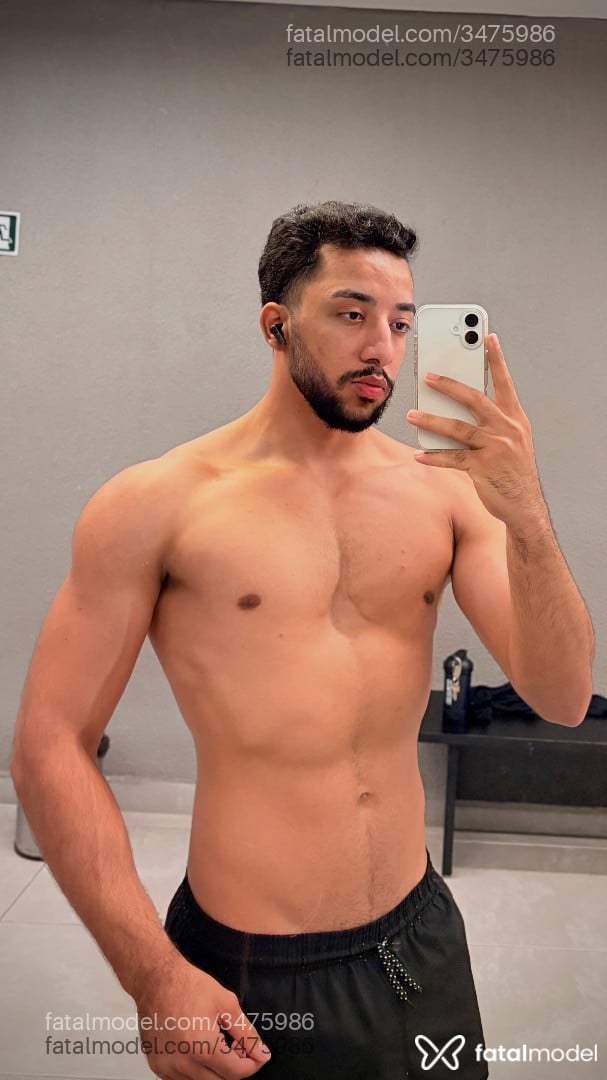 Acompanhante homem morena (o) de olhos pretos - Caíque