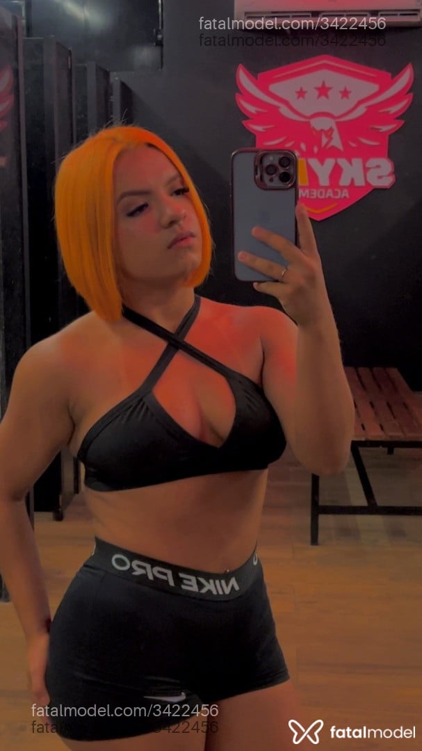 Acompanhante mulher ruiva (o) de olhos castanhos - Redsil
