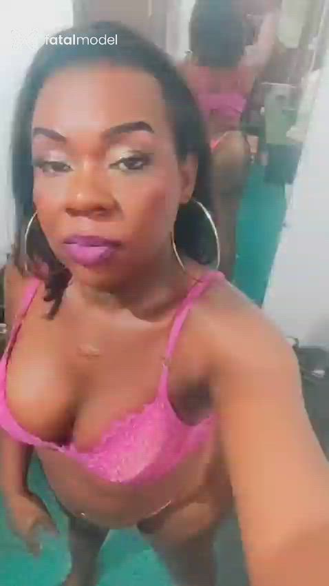 Acompanhante mulher trans morena (o) de olhos pretos - Nanda Duarte