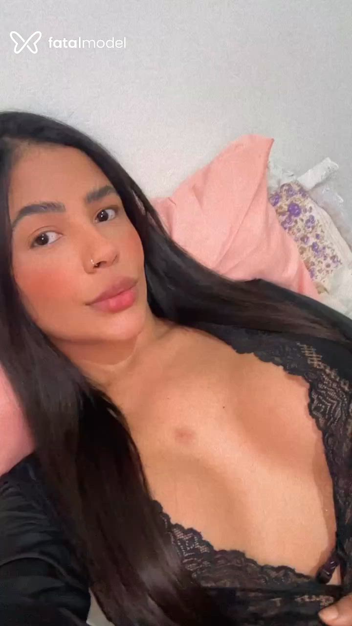 Acompanhante mulher morena (o) de olhos castanhos - Júlia Sampaio