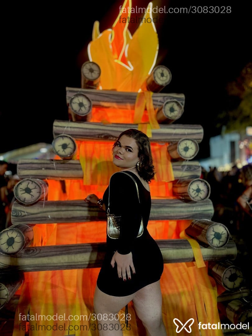 Acompanhante mulher trans loira (o) de olhos pretos - Bárbara