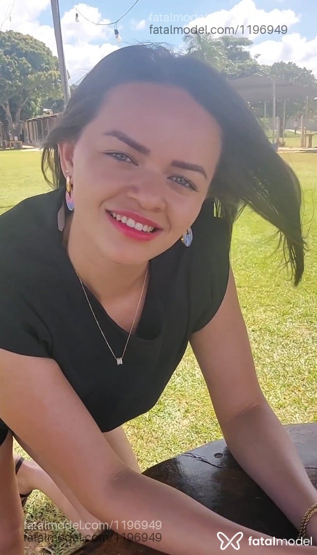 Acompanhante mulher loira (o) de olhos azuis - YSA MODELLO