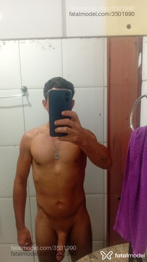 Acompanhante homem com cabelo castanho de olhos castanhos - Gustavo
