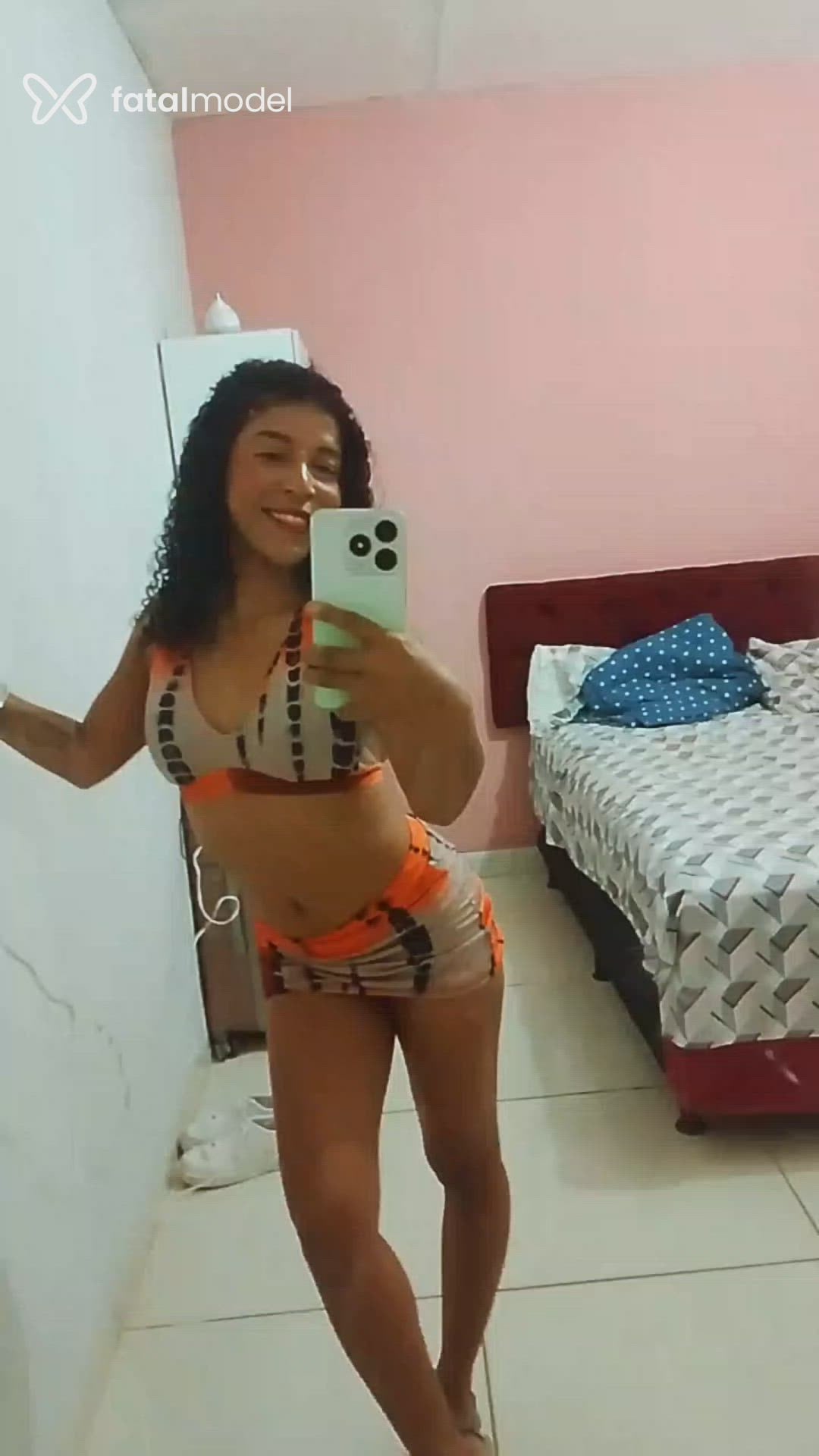 Acompanhante mulher morena (o) de olhos pretos - Rubyh