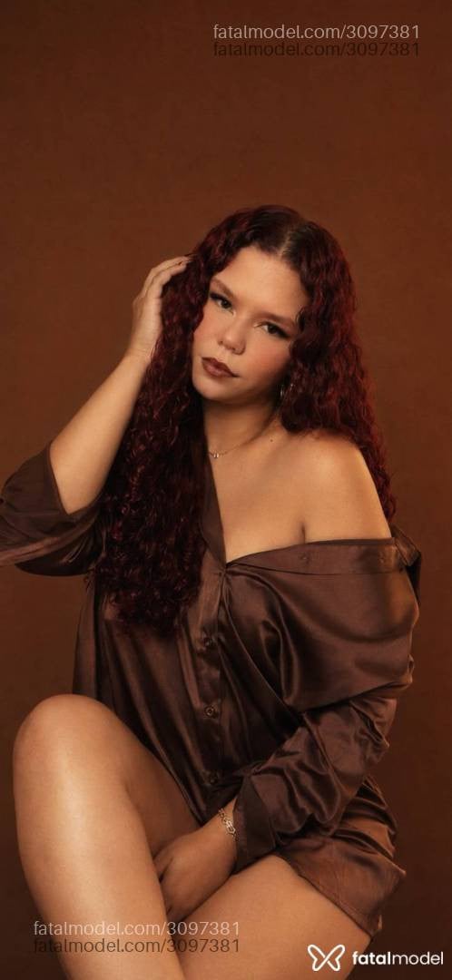 Acompanhante mulher ruiva (o) de olhos mel - Anna