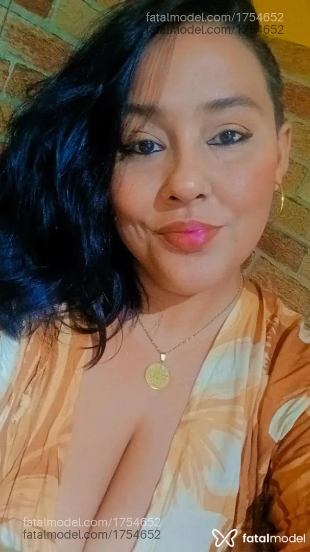 Acompanhante mulher morena (o) de olhos pretos - Juliana