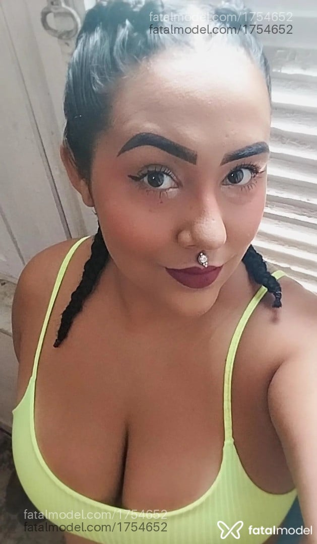 Acompanhante mulher morena (o) de olhos pretos - Juliana