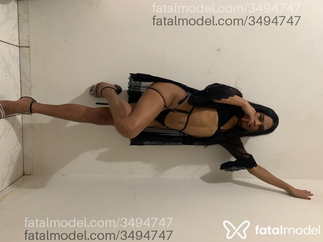 Acompanhante mulher trans morena (o) de olhos castanhos - Isabela