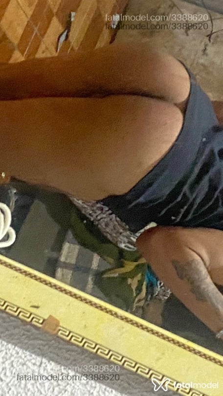 Acompanhante homem com cabelo castanho de olhos azuis - Gay Passivinho
