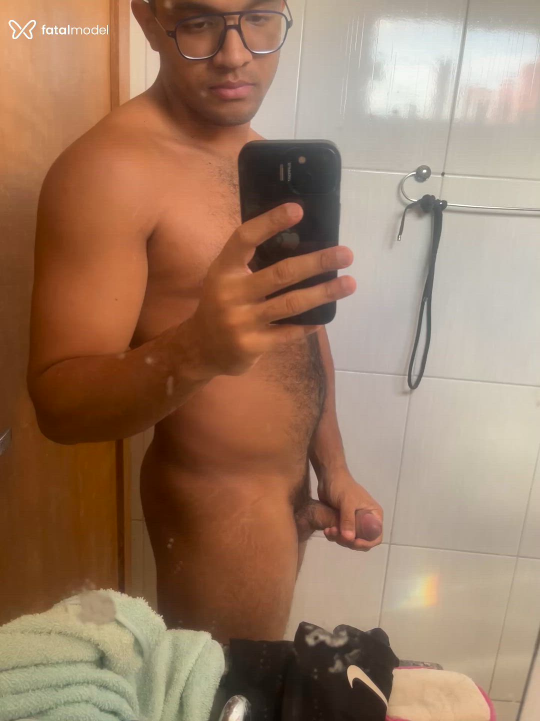 Acompanhante homem morena (o) de olhos castanhos - Aress