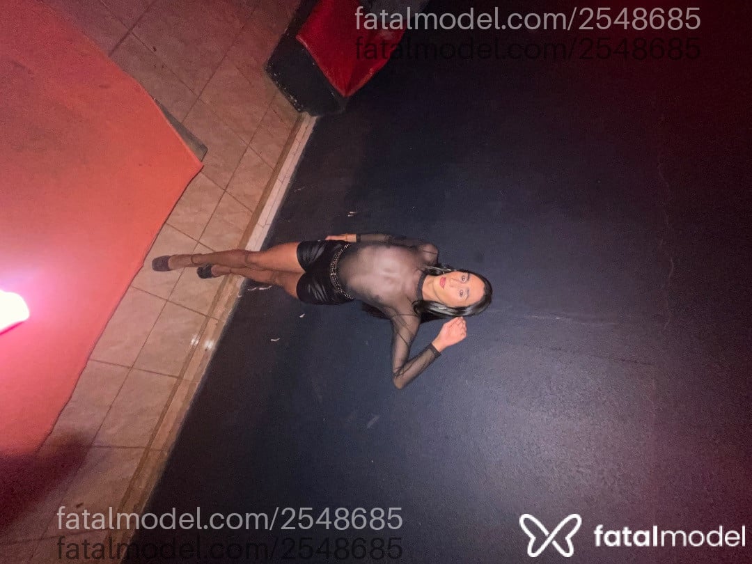 Acompanhante mulher trans morena (o) de olhos castanhos - Hanna Albuquerque