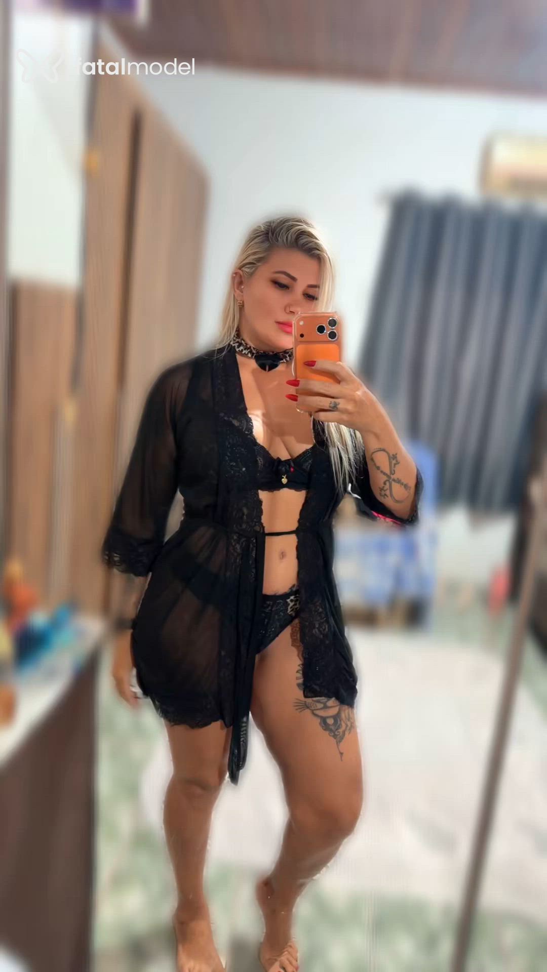 Acompanhante mulher loira (o) de olhos castanhos - Tatiane Ribeiro