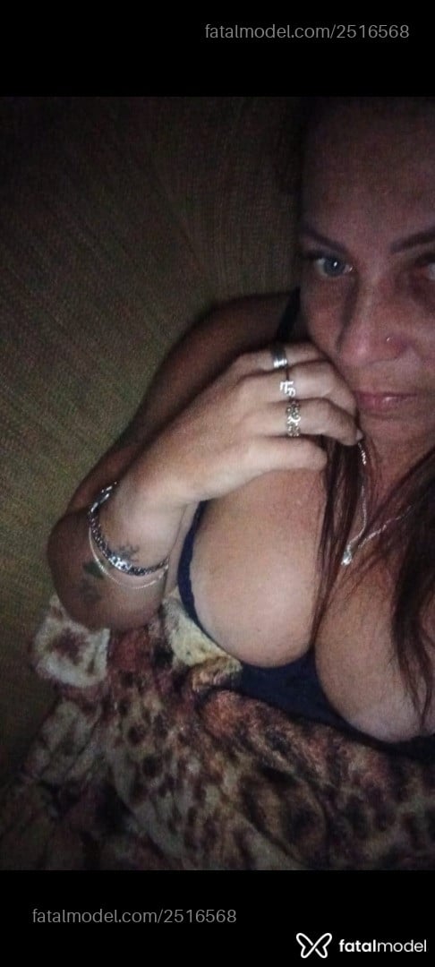 Acompanhante mulher morena (o) de olhos azuis - Ale