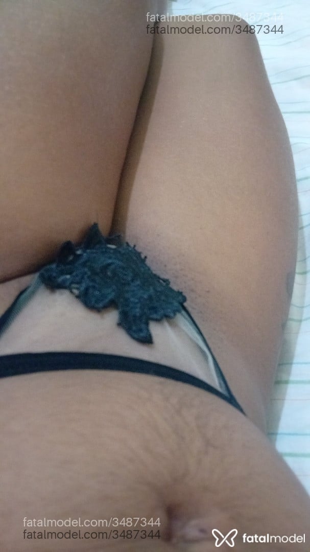 Acompanhante mulher morena (o) de olhos castanhos - Karolaine Silva