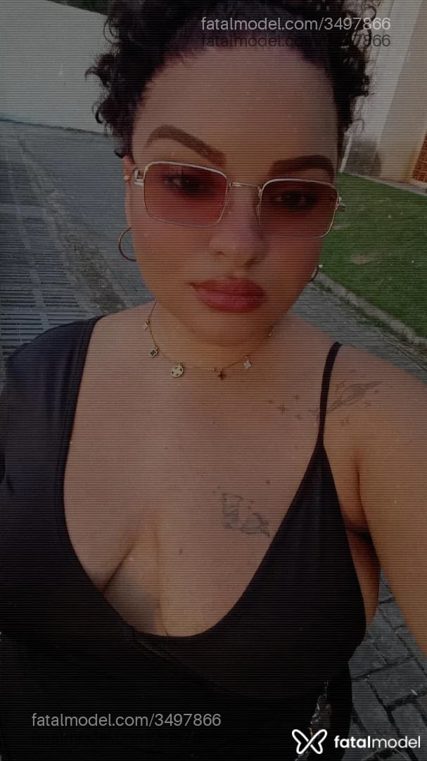 Acompanhante mulher com cabelo castanho de olhos castanhos - Heloanika Acompanhante mulher com cabelo castanho de olhos castanhos - Heloanika