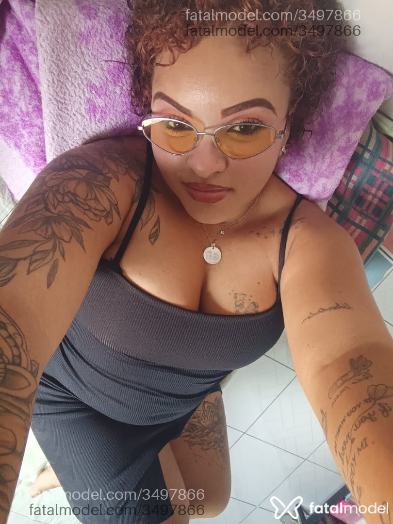 Acompanhante mulher com cabelo castanho de olhos castanhos - Heloanika Acompanhante mulher com cabelo castanho de olhos castanhos - Heloanika